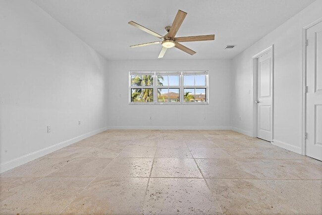 Building Photo - 1600 NE 9th St