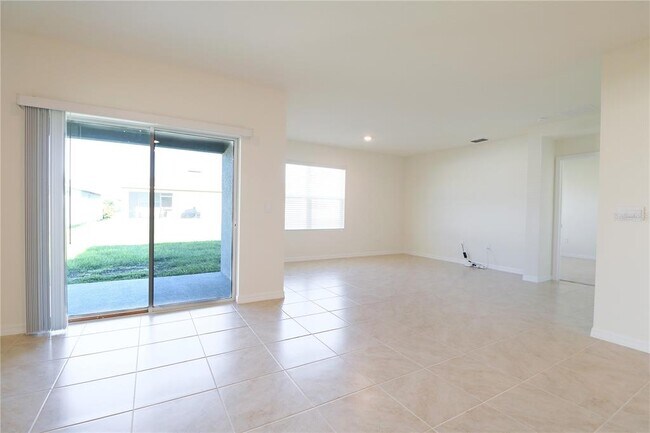 Building Photo - 444 Taylor Grvs St