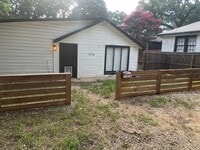 Building Photo - 2107 W Oak St