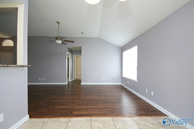 Building Photo - 105 Oakline Dr