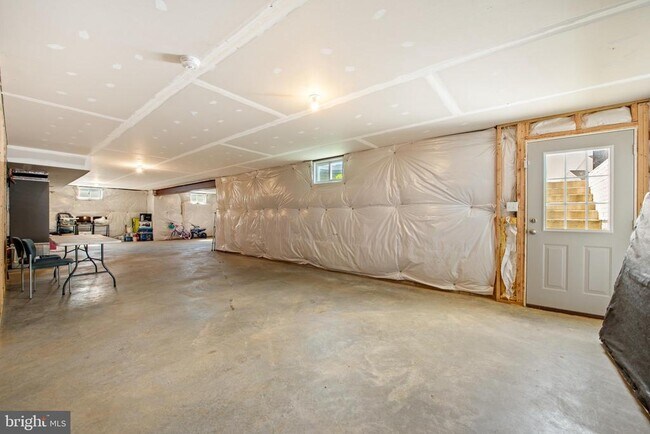 Building Photo - 147 Voltaire St
