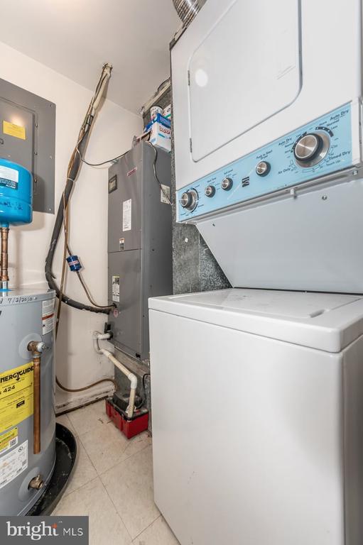 Building Photo - 20507 Shadyside Way