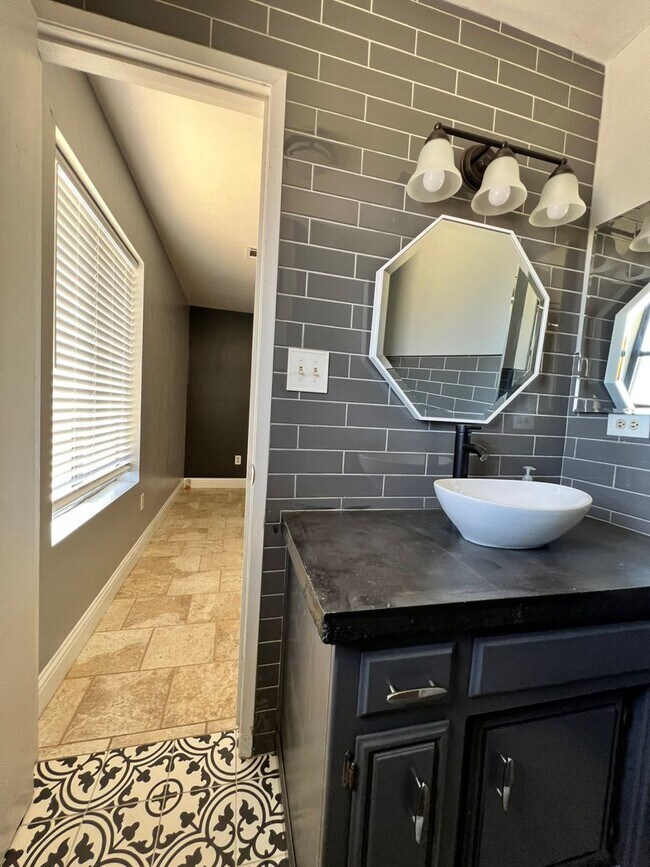 Building Photo - Beautiful Home 3BR/2Bath  on Bear Valley Springs Valley Floor
