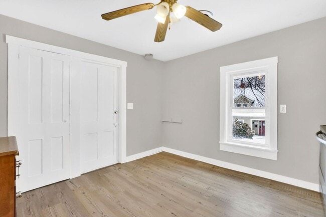 Building Photo - 11 Russell Rd