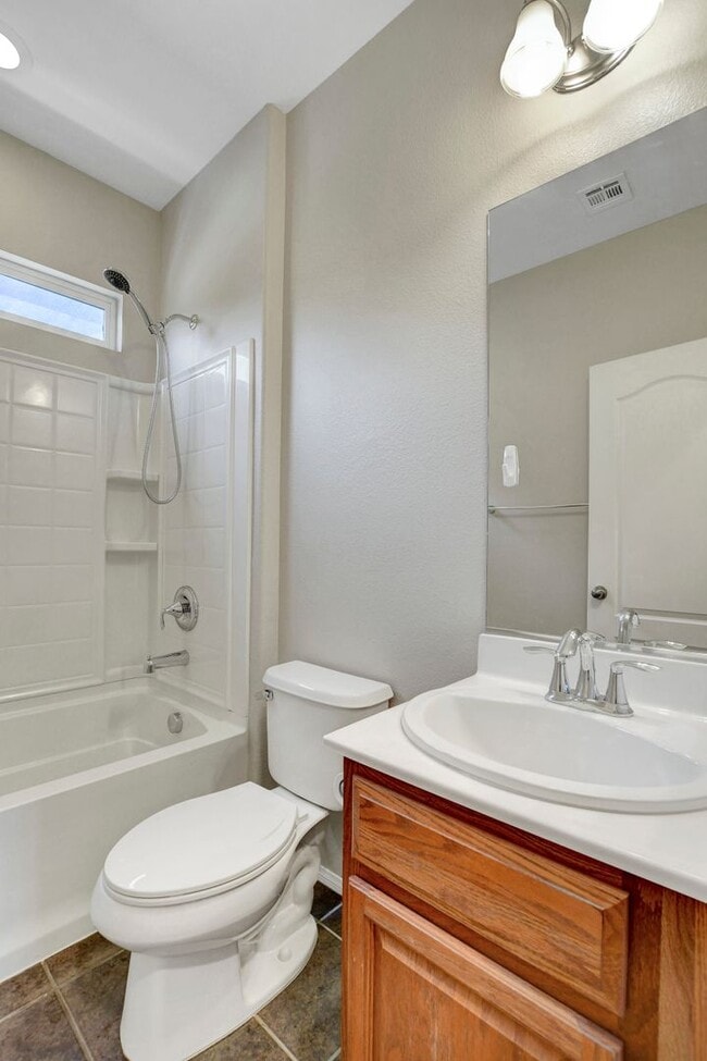 Building Photo - 3 Bedroom Split Level Home in Centennial H...