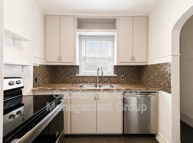 Building Photo - 939 East Dr