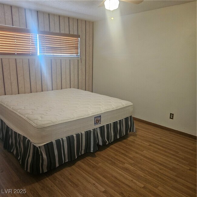 Building Photo - 350 E Desert Inn Rd