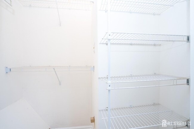 Building Photo - 32 Tanglewood Ct