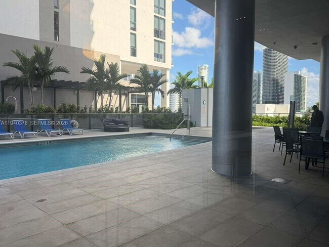 Building Photo - 1600 NE 1st Ave