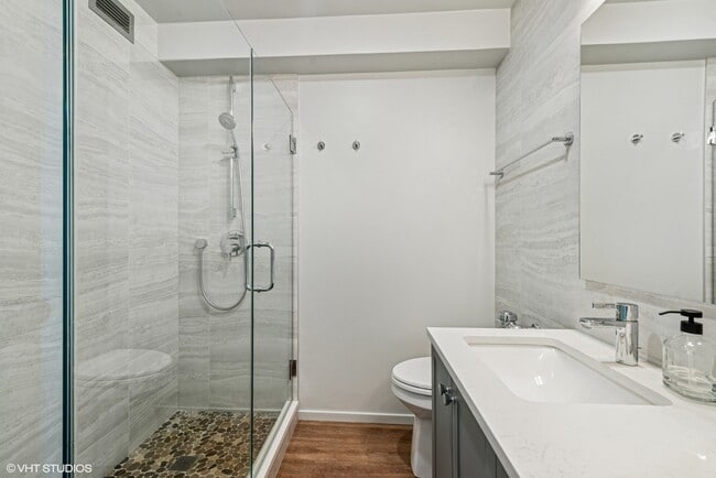 Building Photo - 340 W Diversey Pkwy