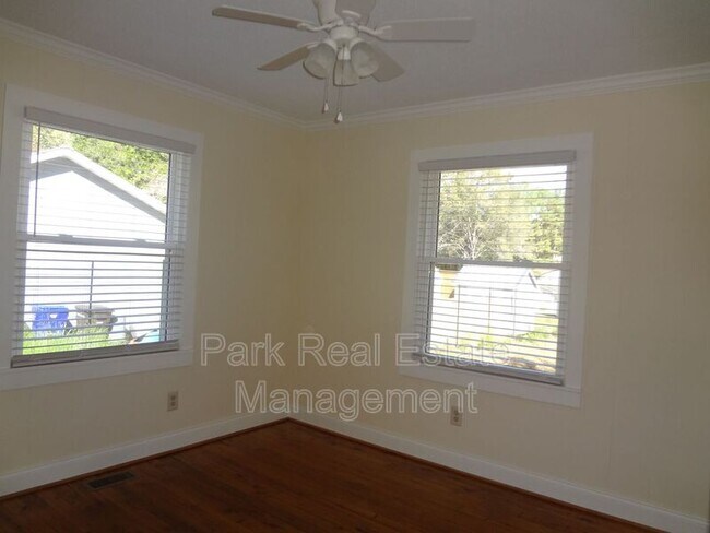 Building Photo - 602 Hillsborough Rd