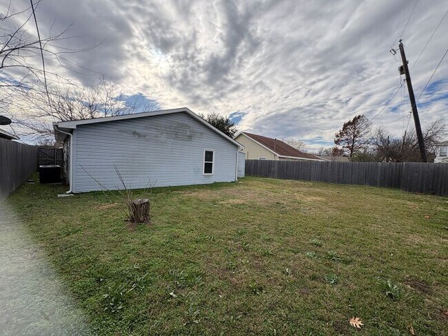 Building Photo - 400 Lakeside Dr