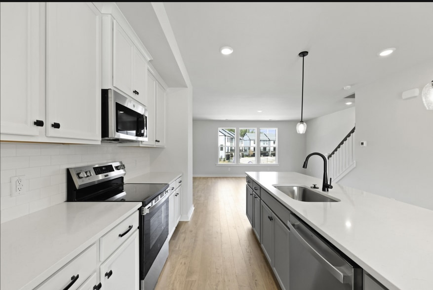 Building Photo - 421 Talbot Dr