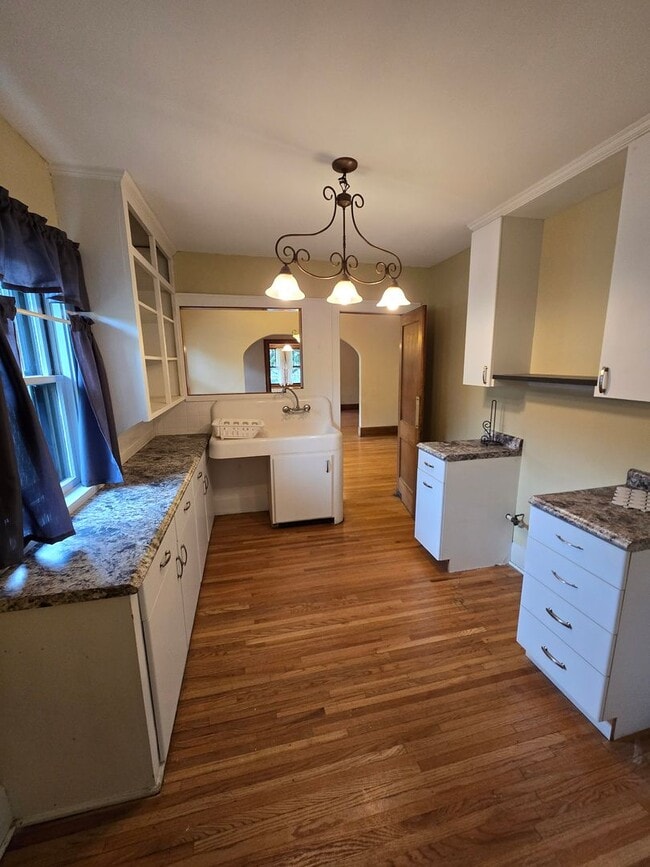 Building Photo - 1405 N Court St