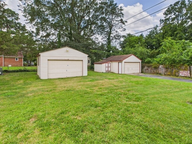 Building Photo - 1709 Glenview Rd