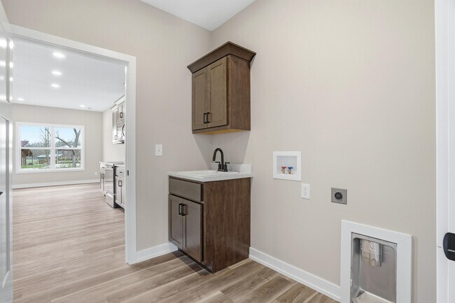 Building Photo - 1044 Stonehaven Dr