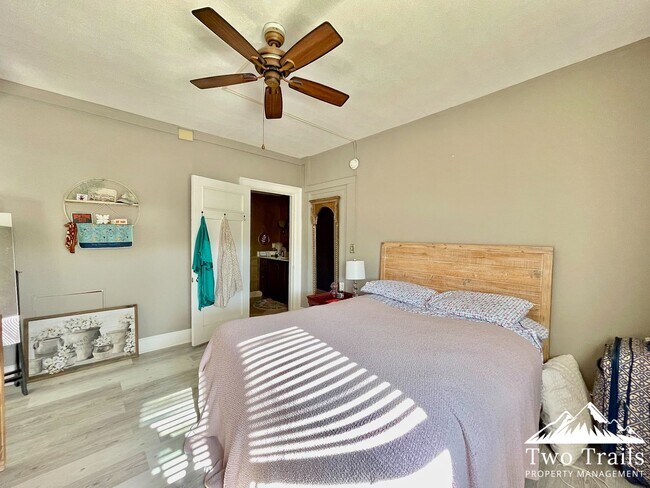 Building Photo - BEAUTIFUL DOWNTOWN CONDO WITH MOUNTAIN VIEWS