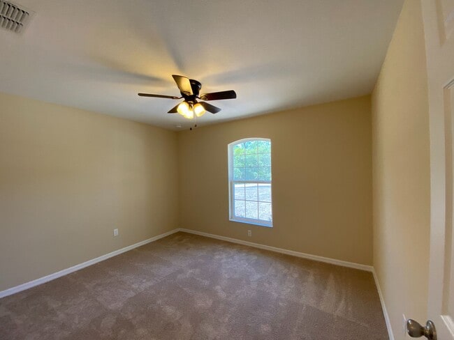 Building Photo - COMING SOON.  NOT AVAILABLE TO SHOW UNTIL MID MAY*** Marion Oaks - Welcome Home