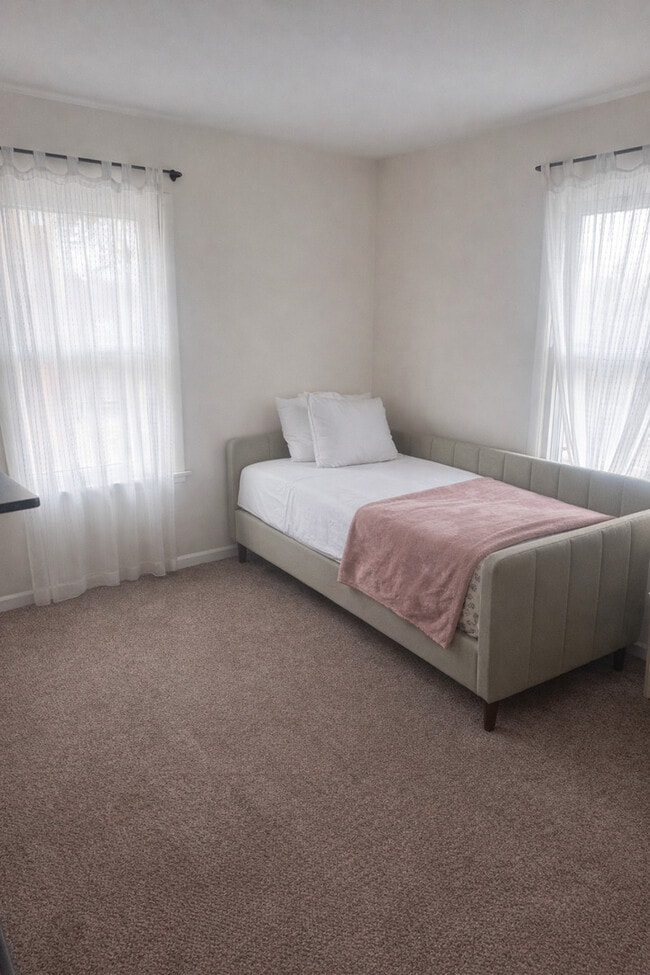 Building Photo - 580 Ivy Ct