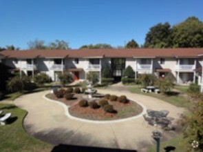 Building Photo - Courtyard Apartments