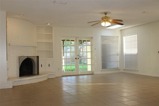 Building Photo - 731 Seafoam Rd