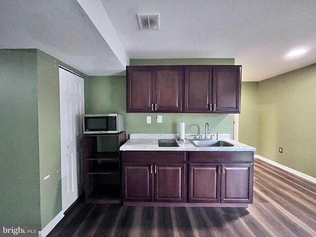 Building Photo - 2847 Linden Knoll Ct