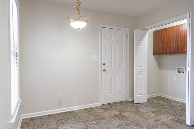 Building Photo - 22 La Quinta Loop