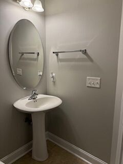 Building Photo - 628 Amhearst Row