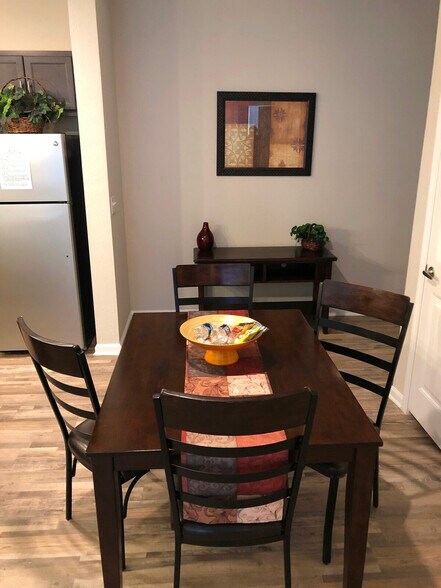 Building Photo - 1408 Broadcloth St