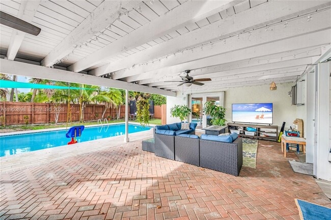 Building Photo - 15930 SW 90th Ave