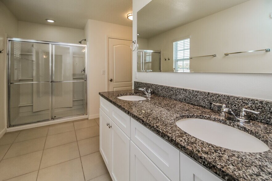 Building Photo - 3459 Landing Vw