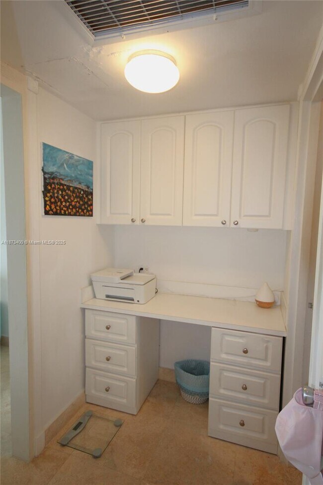Building Photo - 5151 Collins Ave