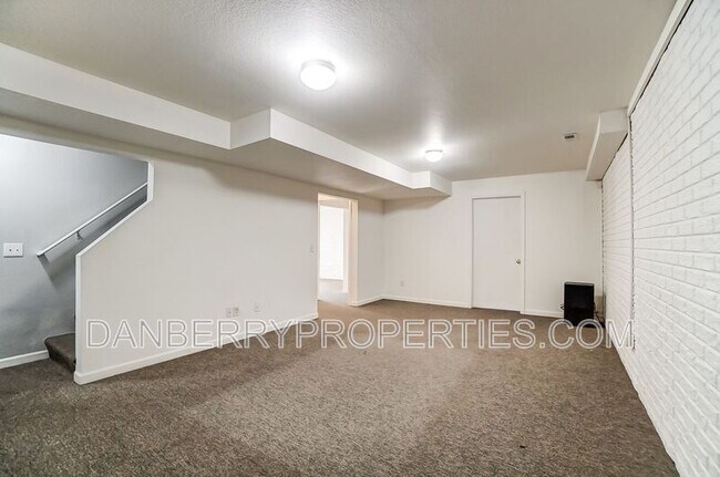 Building Photo - 3565 Turret Green Dr