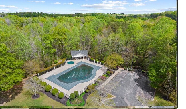 Building Photo - Spacious 3/2 Available Now!