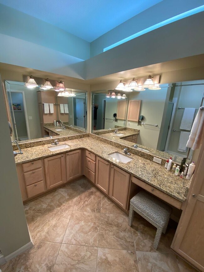 Building Photo - SEASONAL RENTAL in Glenview - 3 Beds, 2 Ba...