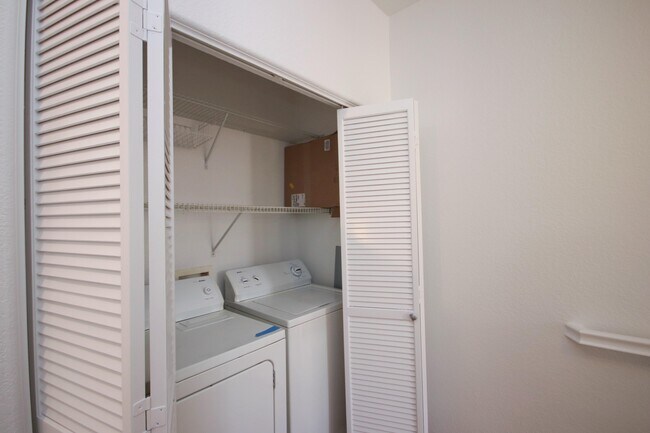 Building Photo - 1100 Rosewalk Way
