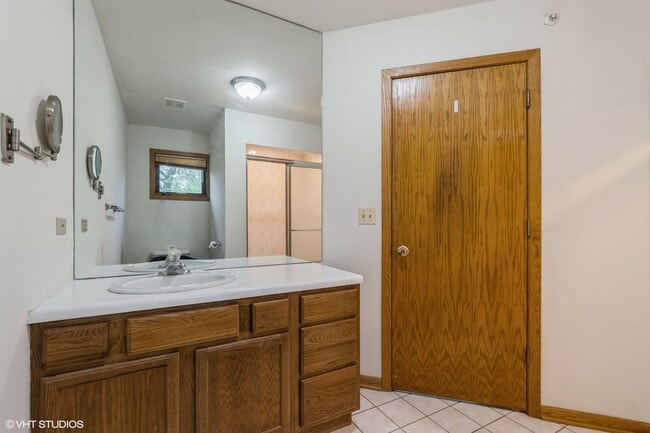 Building Photo - 557 Skokie Ave