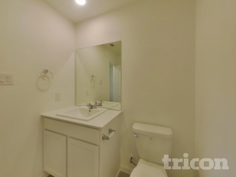 Building Photo - 3013 Dawn Sound Dr