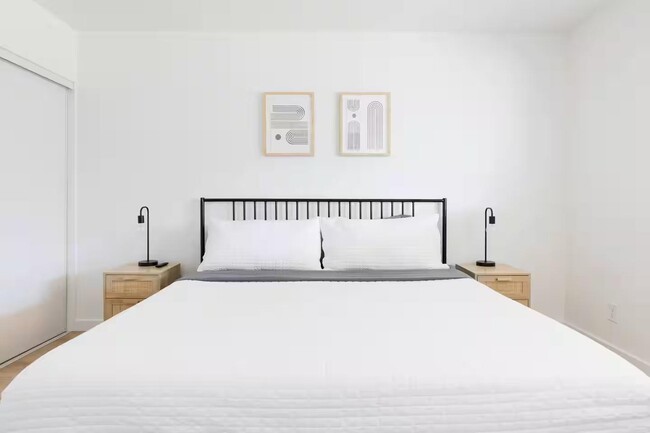 Building Photo - 8447 E Vernon Ave