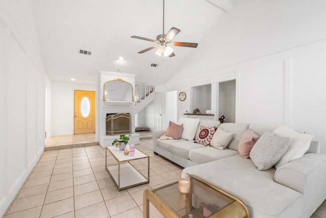 Building Photo - 2214 Deer Valley Dr