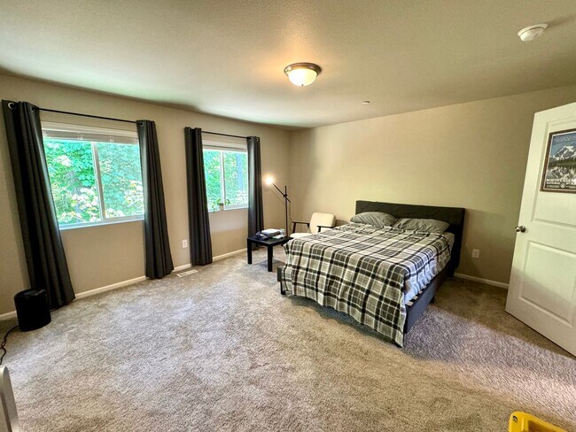 Building Photo - Charming 3-Bedroom Home in DuPont, WA