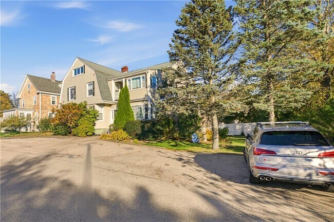 Building Photo - 31 Bayside Ave