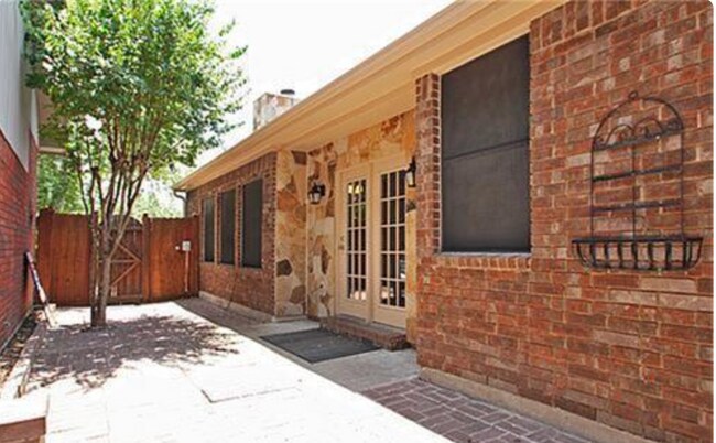Building Photo - 645 Albrook Dr