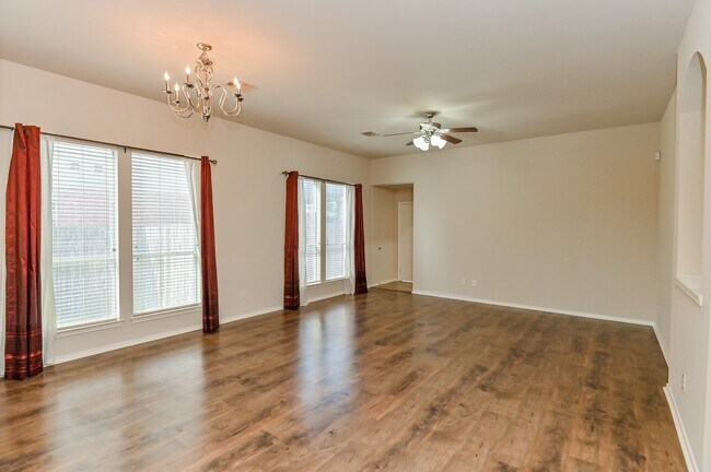 Building Photo - 2106 Castle Gardens Ln