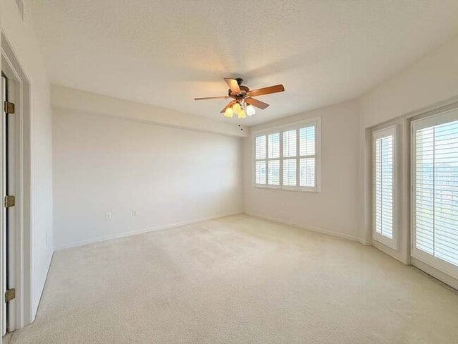 Building Photo - 1200 Country Club Dr