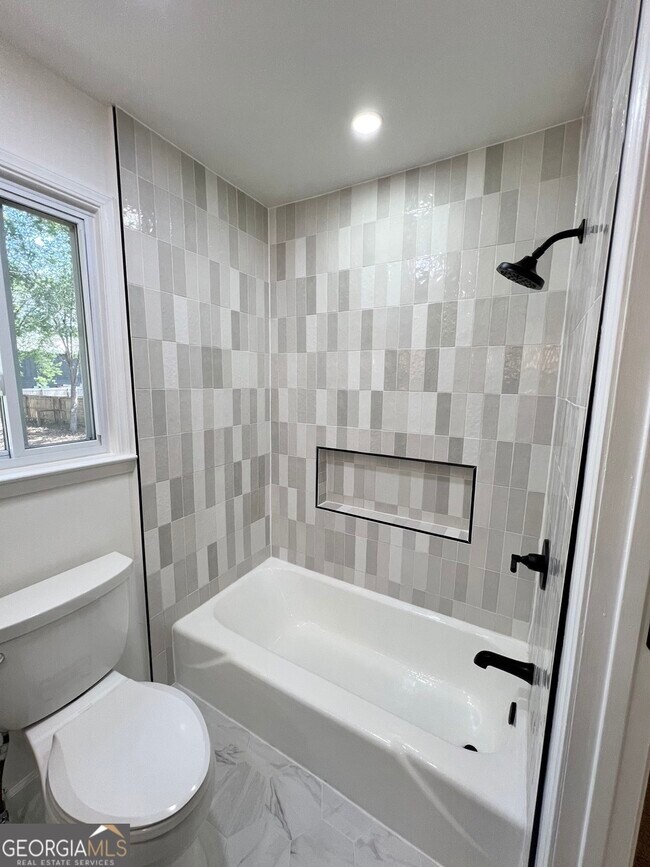 Building Photo - 2907 Clearbrook Dr