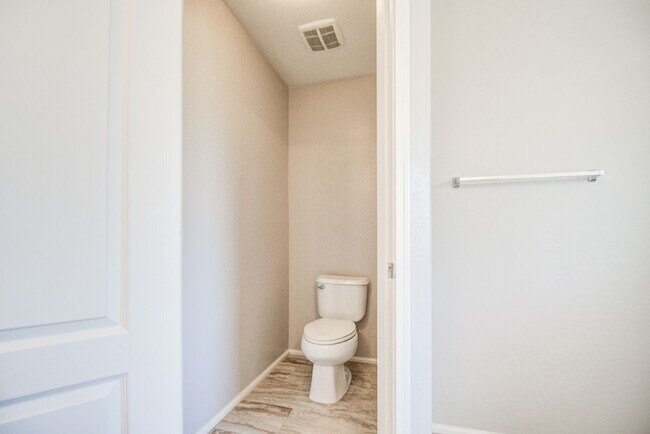 Building Photo - Stunning 3 bed plus Loft in Copper Ranch!