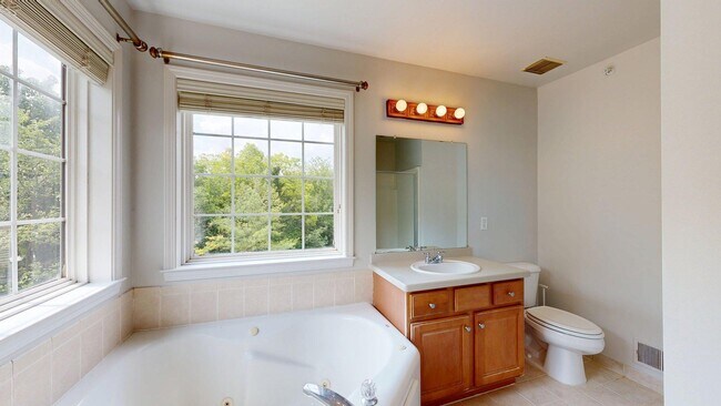 Building Photo - 3042 Barclay Way