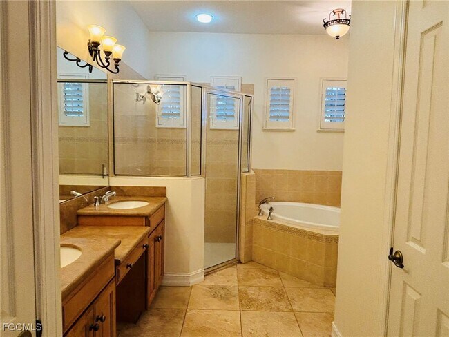 Building Photo - 12500 Fairmont Dr