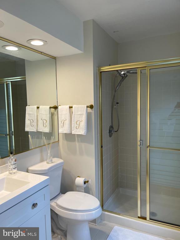 Building Photo - 211 Sonnett Pl